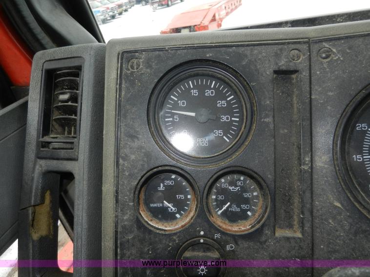 image for item A3923 1993 Ford 8000 street flusher truck