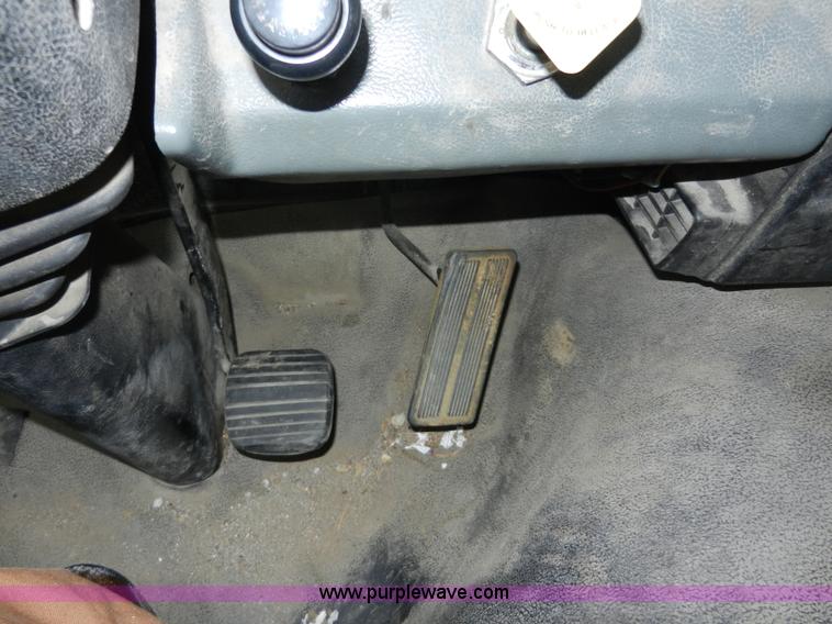 image for item A3923 1993 Ford 8000 street flusher truck