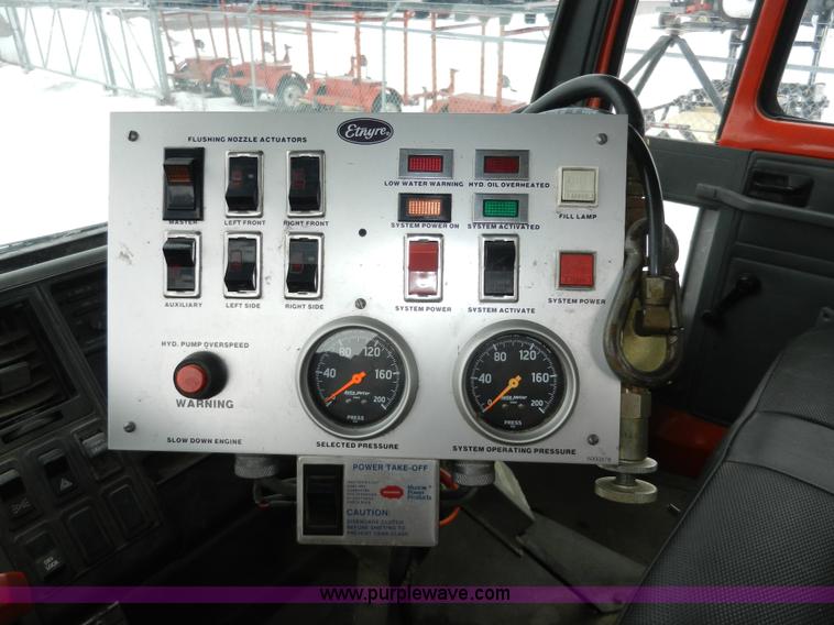 image for item A3923 1993 Ford 8000 street flusher truck