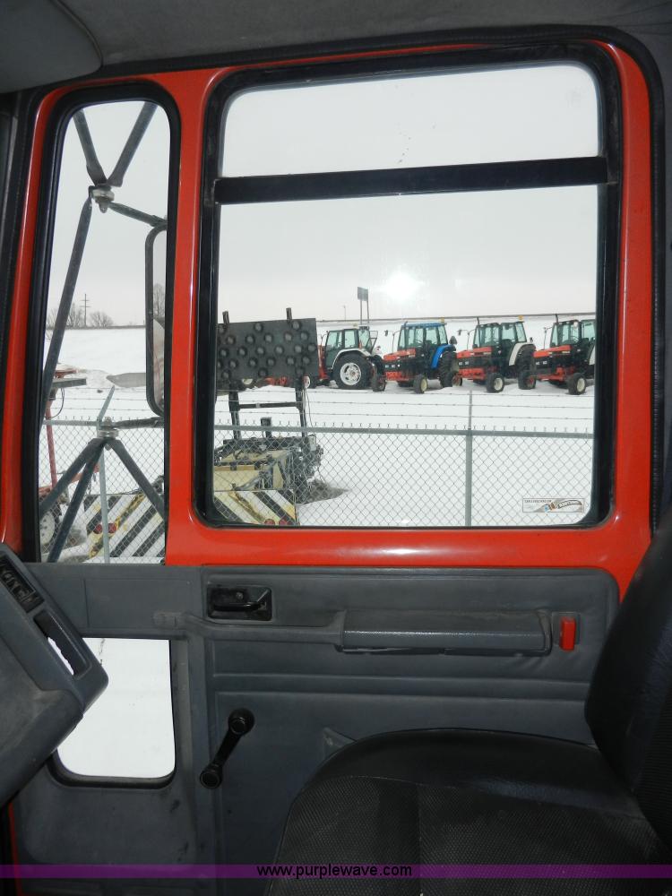 image for item A3923 1993 Ford 8000 street flusher truck