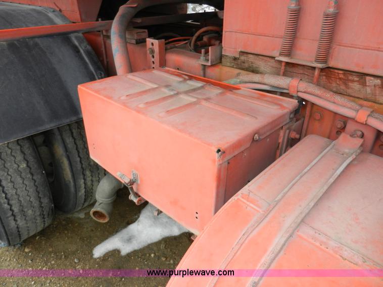 image for item A3923 1993 Ford 8000 street flusher truck