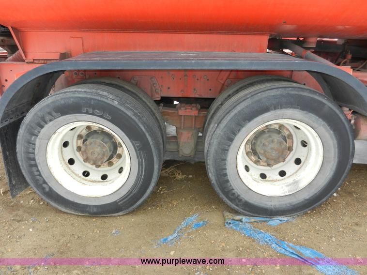 image for item A3923 1993 Ford 8000 street flusher truck