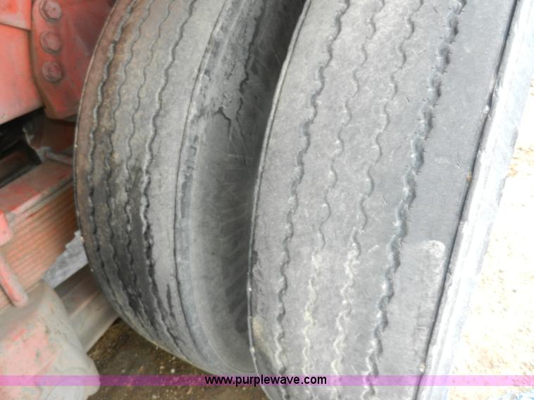 image for item A3923 1993 Ford 8000 street flusher truck