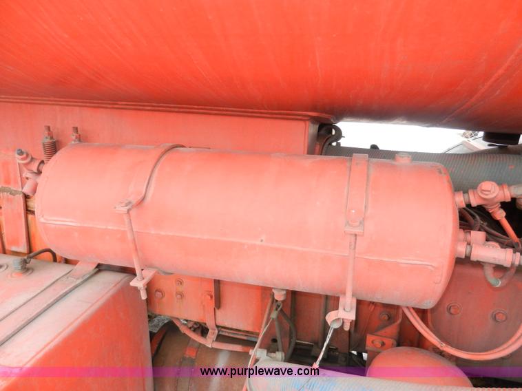 image for item A3923 1993 Ford 8000 street flusher truck