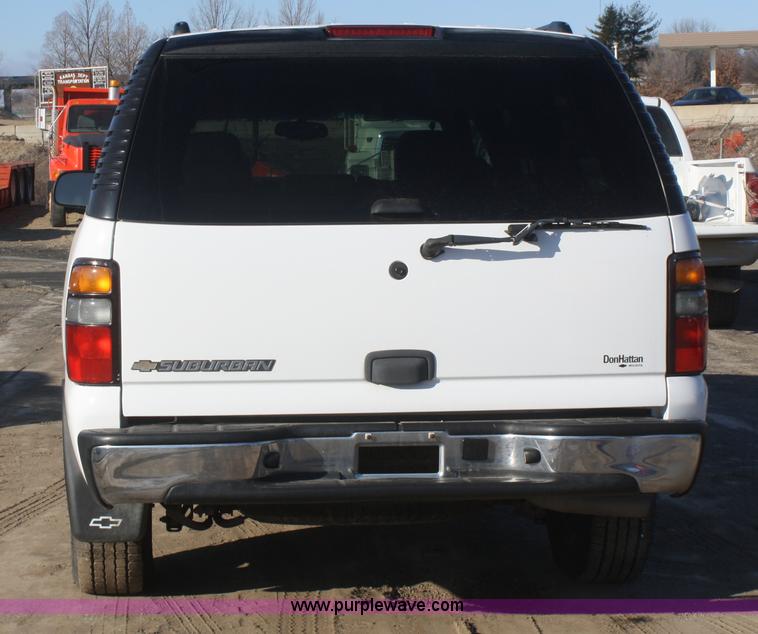 image for item A3975 2006 Chevrolet Suburban 1500 SUV