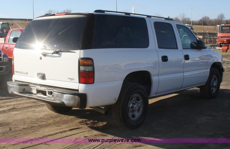 image for item A3975 2006 Chevrolet Suburban 1500 SUV