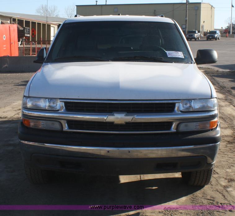 image for item A3975 2006 Chevrolet Suburban 1500 SUV