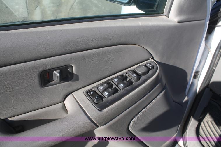 image for item A3975 2006 Chevrolet Suburban 1500 SUV