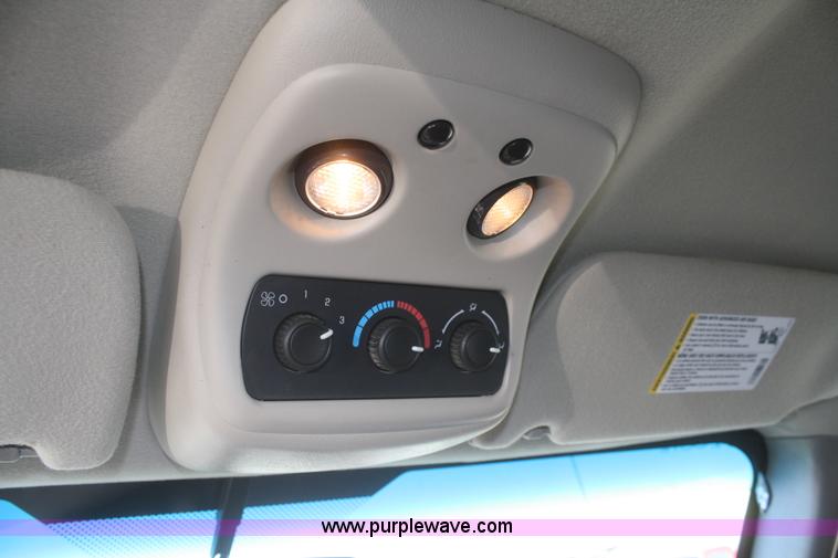 image for item A3975 2006 Chevrolet Suburban 1500 SUV