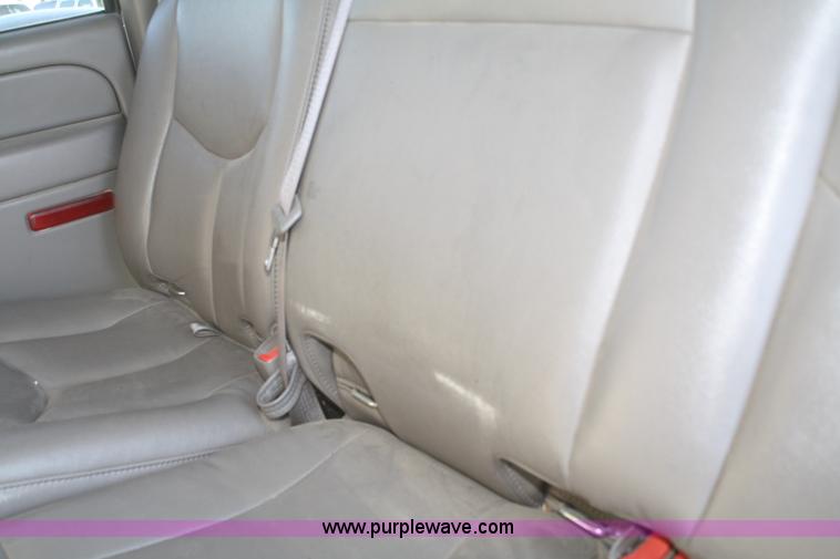 image for item A3975 2006 Chevrolet Suburban 1500 SUV