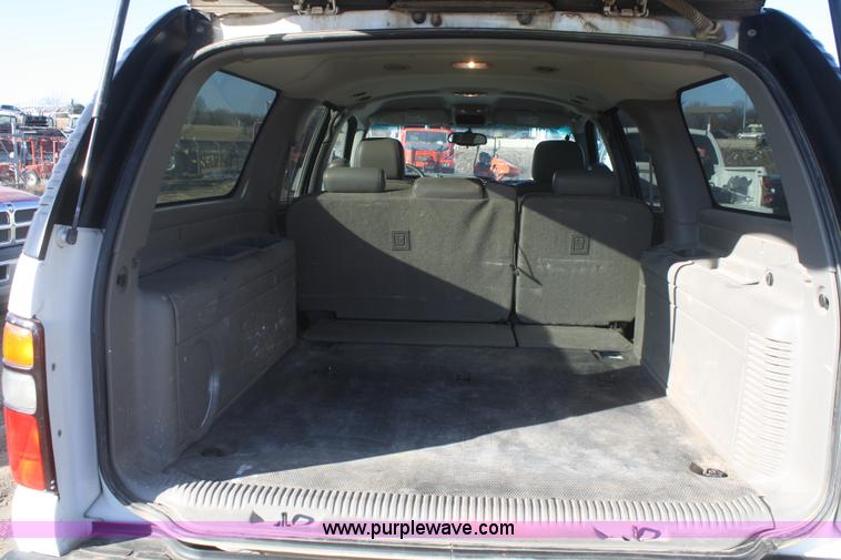 image for item A3975 2006 Chevrolet Suburban 1500 SUV