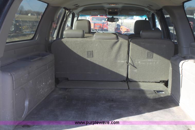 image for item A3975 2006 Chevrolet Suburban 1500 SUV