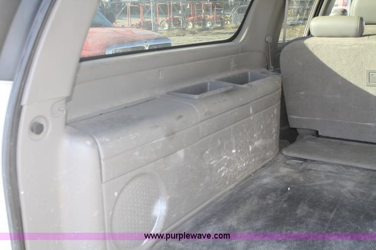 image for item A3975 2006 Chevrolet Suburban 1500 SUV