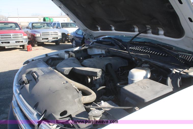 image for item A3975 2006 Chevrolet Suburban 1500 SUV