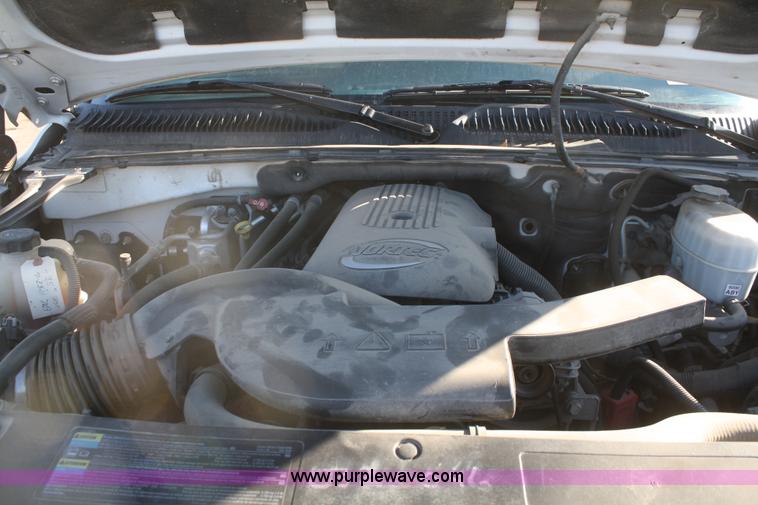 image for item A3975 2006 Chevrolet Suburban 1500 SUV