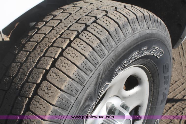 image for item A3975 2006 Chevrolet Suburban 1500 SUV