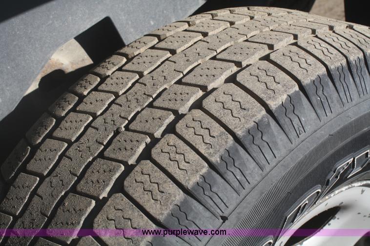 image for item A3975 2006 Chevrolet Suburban 1500 SUV