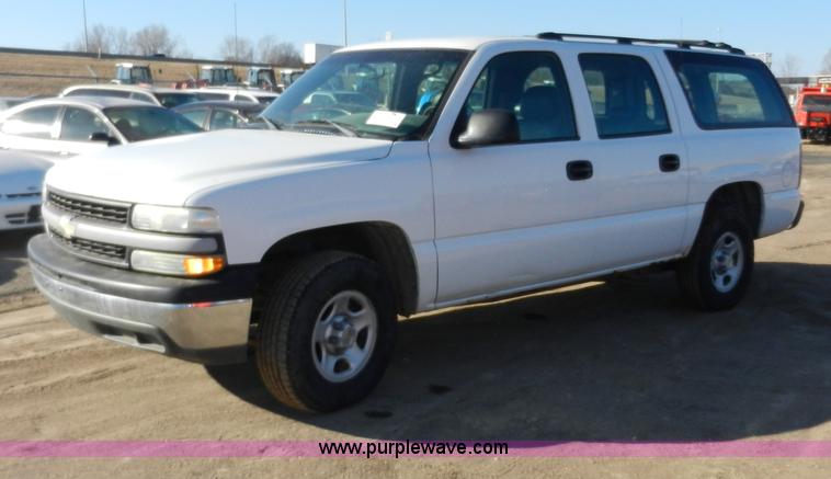 image for item A3978 2002 Chevrolet Suburban 1500 SUV