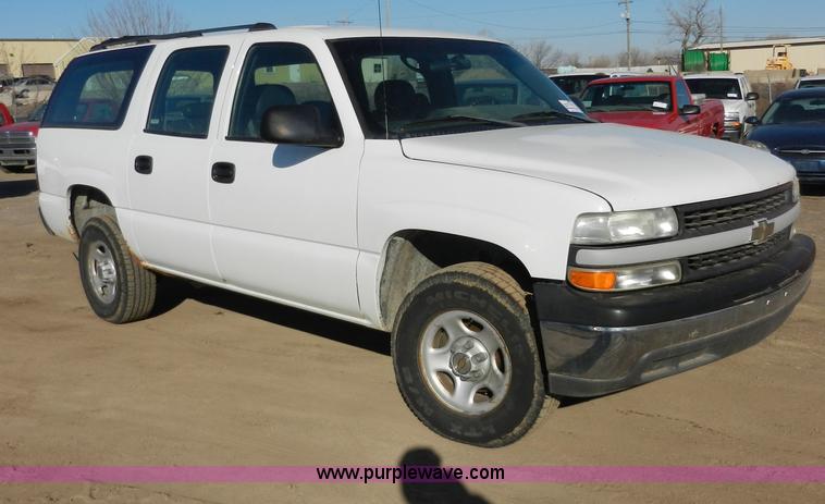 image for item A3978 2002 Chevrolet Suburban 1500 SUV