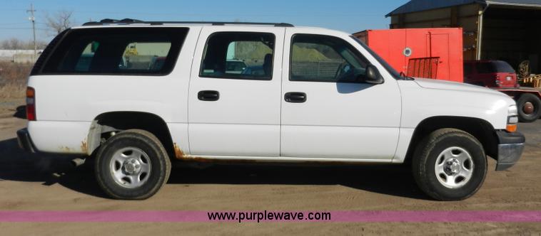 image for item A3978 2002 Chevrolet Suburban 1500 SUV