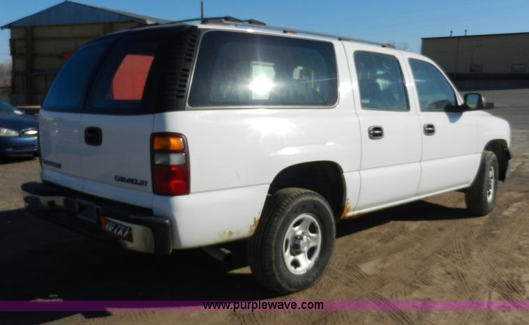 image for item A3978 2002 Chevrolet Suburban 1500 SUV