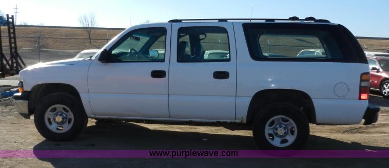 image for item A3978 2002 Chevrolet Suburban 1500 SUV