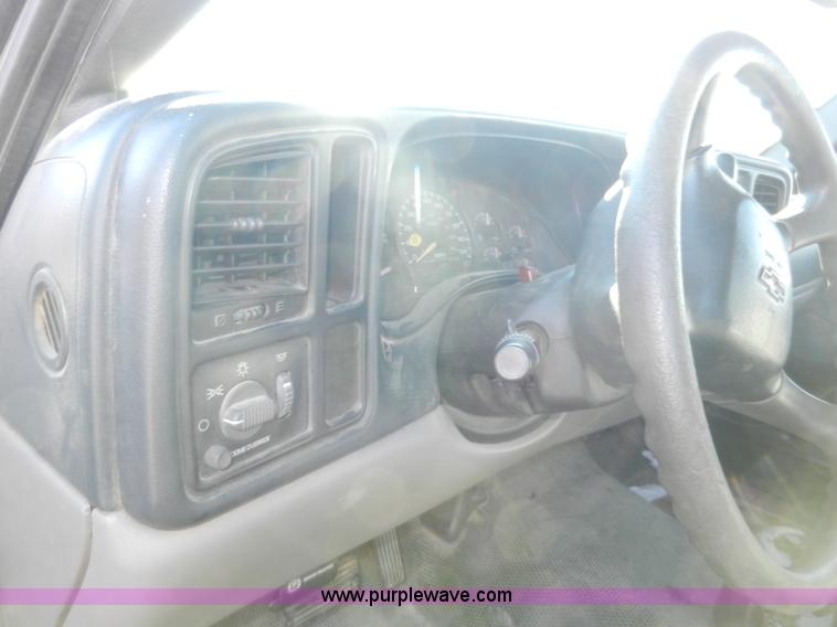 image for item A3978 2002 Chevrolet Suburban 1500 SUV