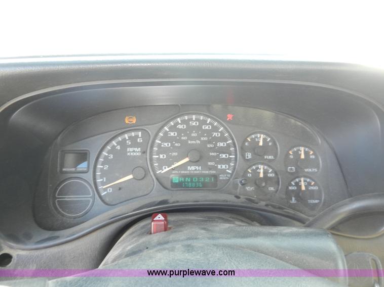 image for item A3978 2002 Chevrolet Suburban 1500 SUV