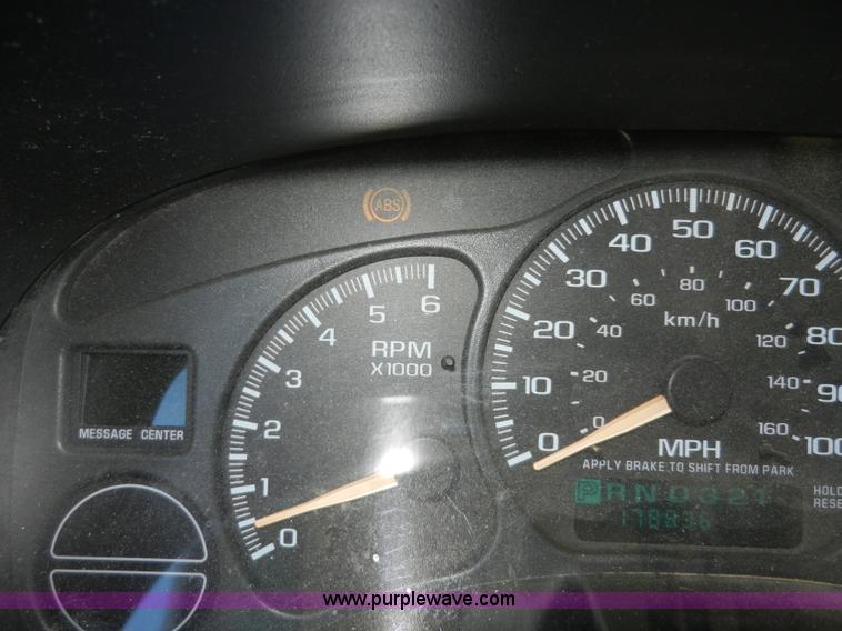 image for item A3978 2002 Chevrolet Suburban 1500 SUV