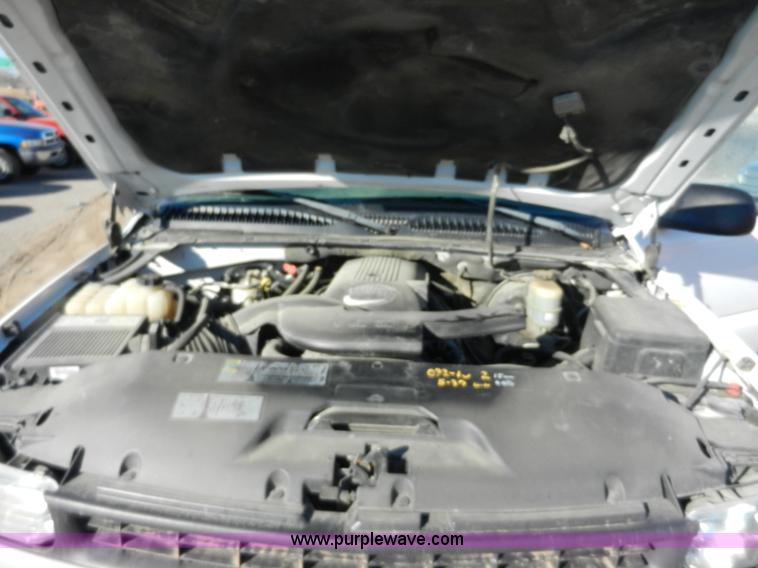 image for item A3978 2002 Chevrolet Suburban 1500 SUV