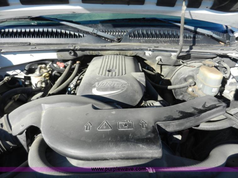 image for item A3978 2002 Chevrolet Suburban 1500 SUV