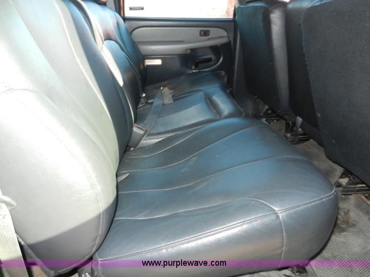 image for item A3978 2002 Chevrolet Suburban 1500 SUV