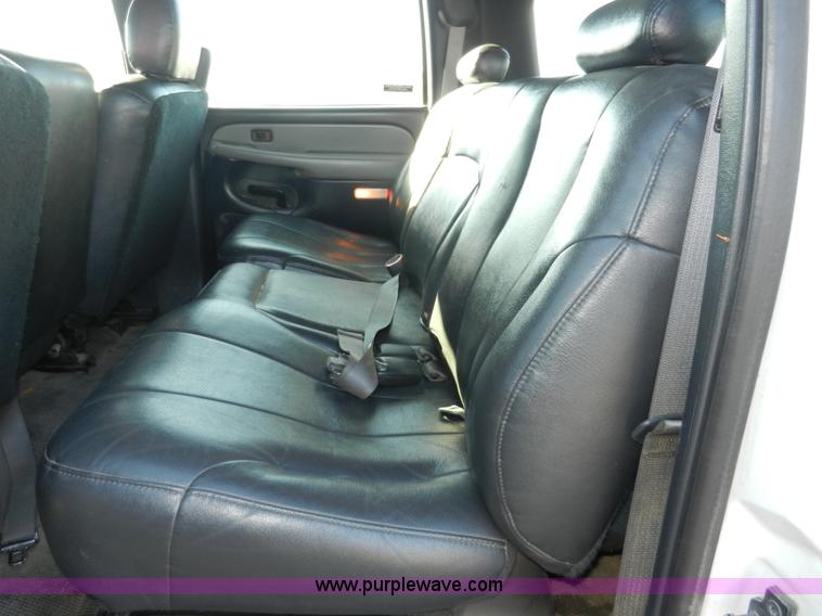 image for item A3978 2002 Chevrolet Suburban 1500 SUV