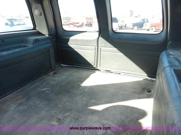 image for item A3978 2002 Chevrolet Suburban 1500 SUV