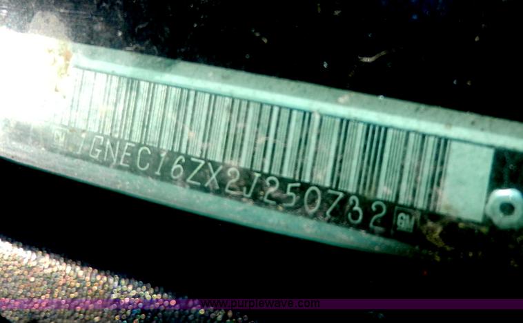 image for item A3978 2002 Chevrolet Suburban 1500 SUV