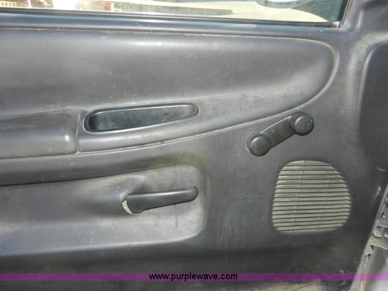 image for item A3979 2001 Dodge Ram 1500 pickup truck