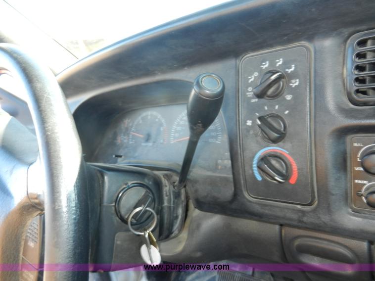 image for item A3979 2001 Dodge Ram 1500 pickup truck