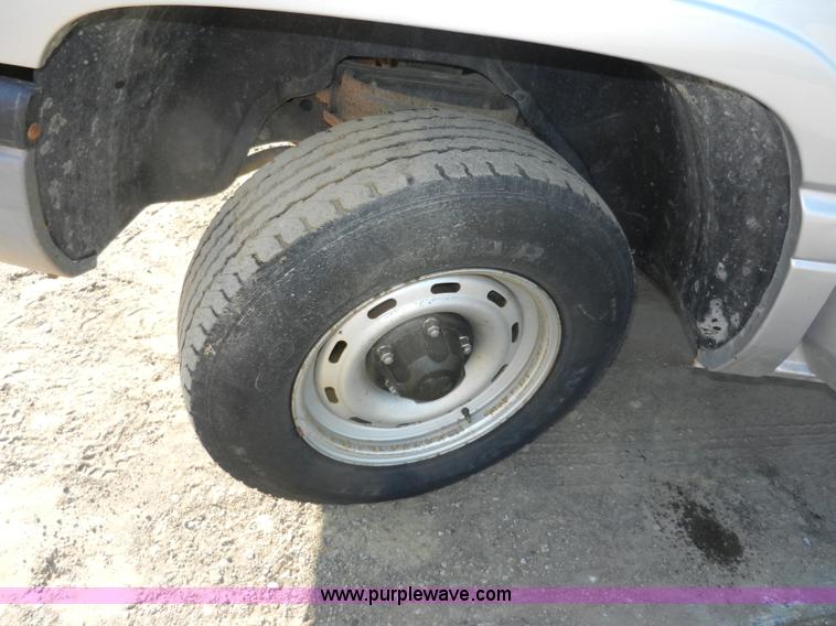image for item A3979 2001 Dodge Ram 1500 pickup truck