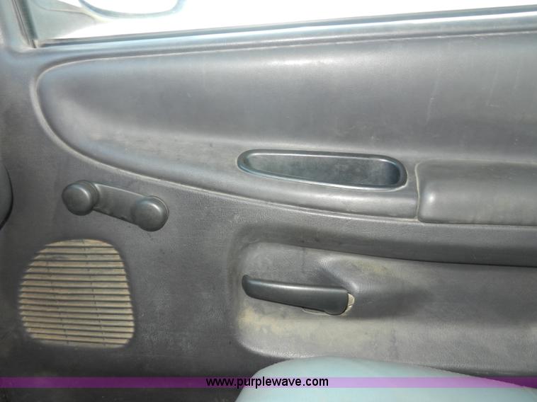 image for item A3979 2001 Dodge Ram 1500 pickup truck