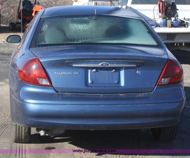 image for item A3980 2002 Ford Taurus SE