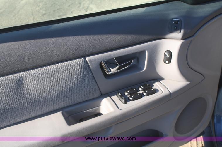 image for item A3980 2002 Ford Taurus SE