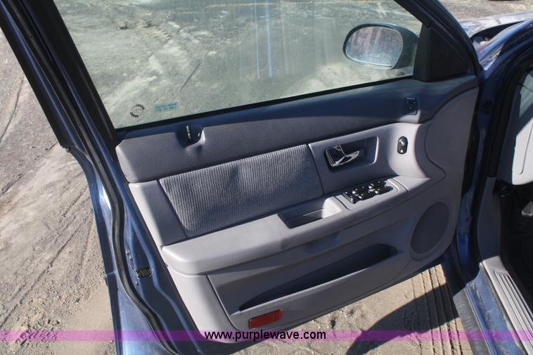 image for item A3980 2002 Ford Taurus SE