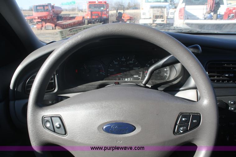 image for item A3980 2002 Ford Taurus SE