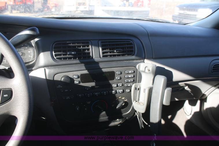 image for item A3980 2002 Ford Taurus SE