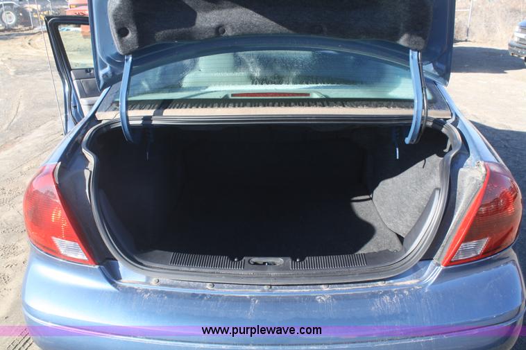 image for item A3980 2002 Ford Taurus SE