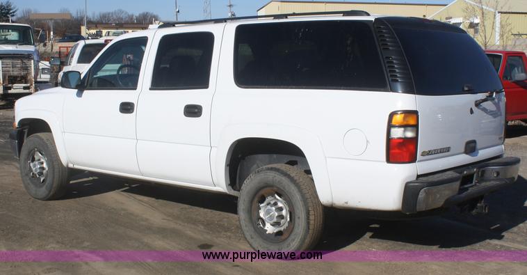 image for item A3981 2006 Chevrolet Suburban 2500 SUV