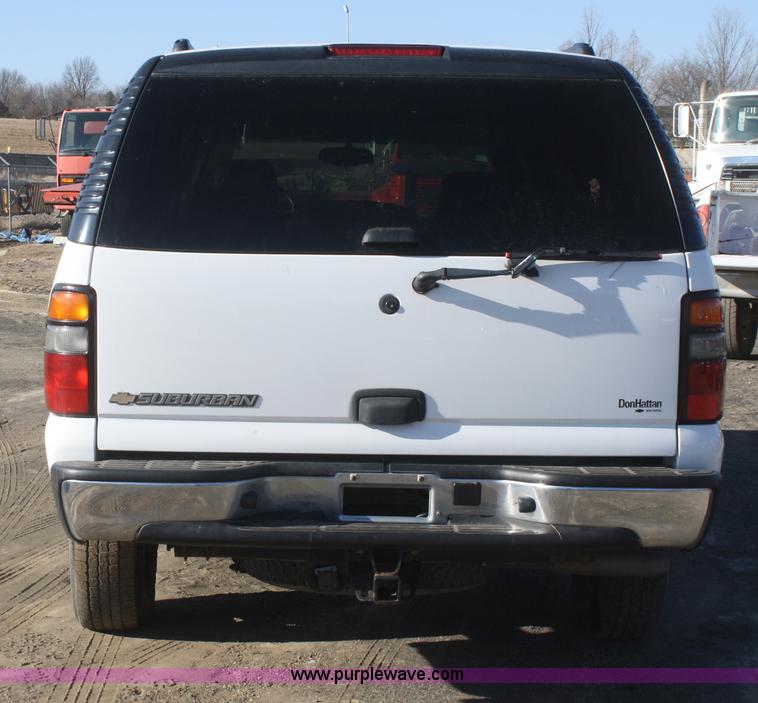 image for item A3981 2006 Chevrolet Suburban 2500 SUV