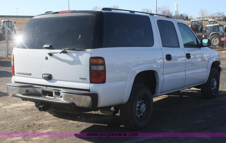 image for item A3981 2006 Chevrolet Suburban 2500 SUV