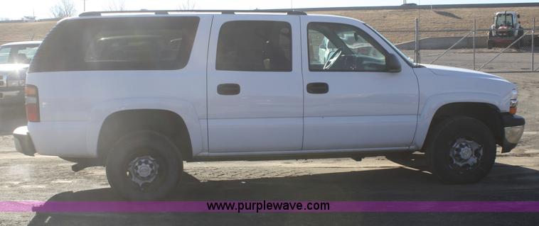 image for item A3981 2006 Chevrolet Suburban 2500 SUV