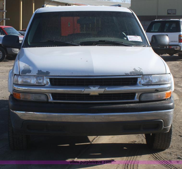 image for item A3981 2006 Chevrolet Suburban 2500 SUV